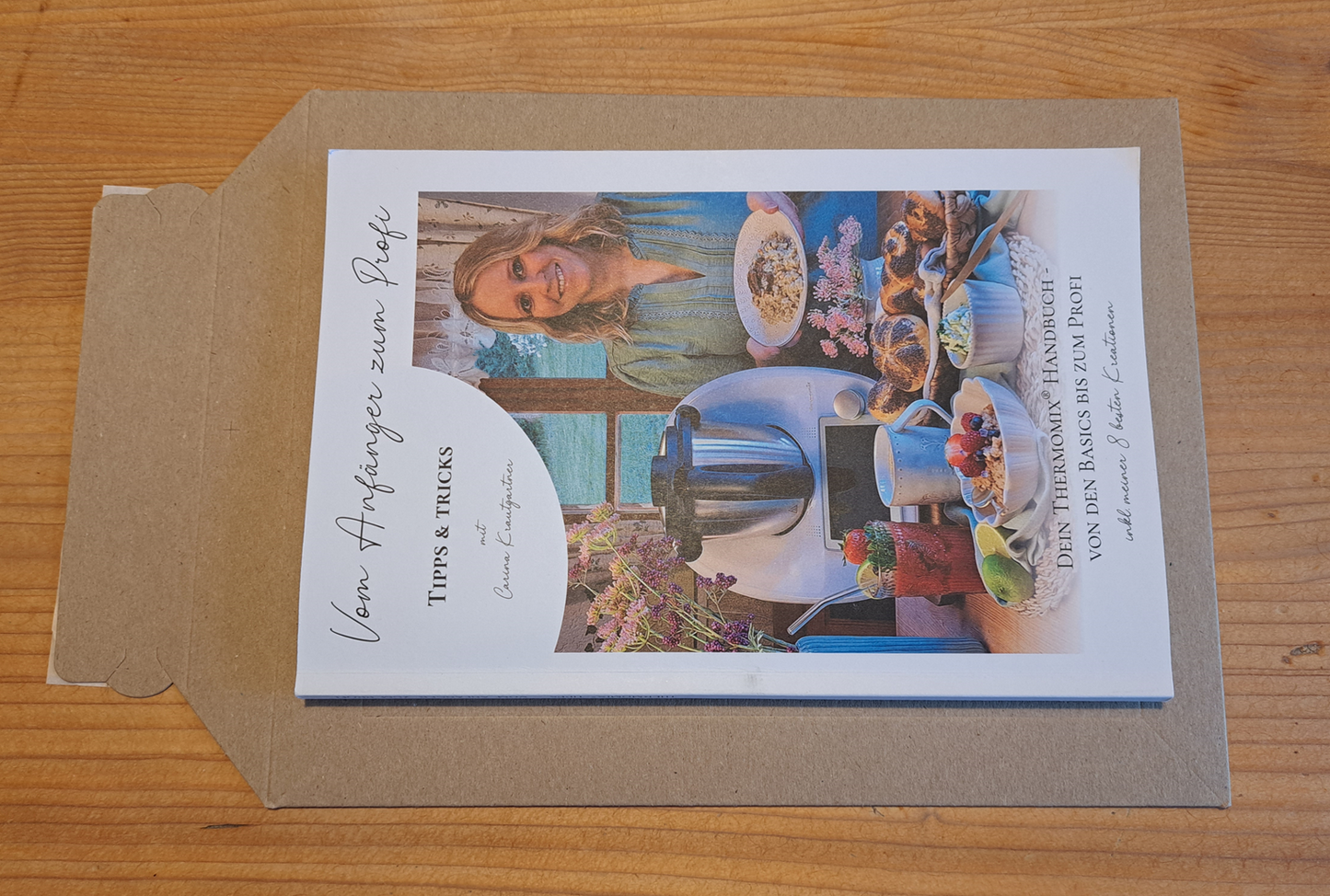 Versandtasche aus Karton – ideal für Thermomix®-Berater:innen zum Versand von Kundenbestellungen